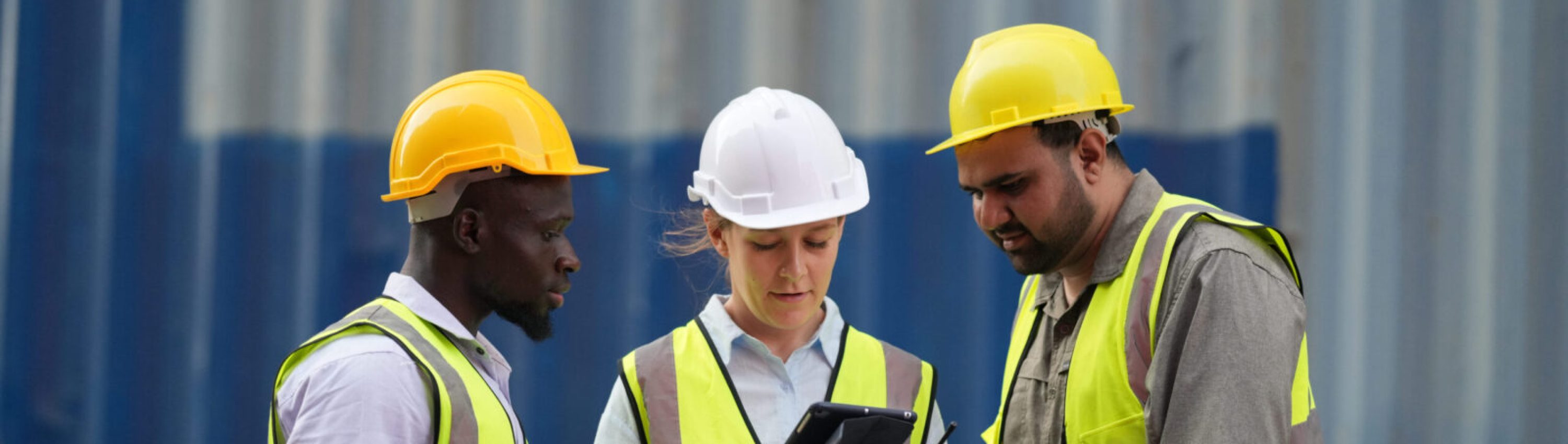 foreman-control-loading-containers-box-from-cargo-2026-01-08-07-19-44-utc